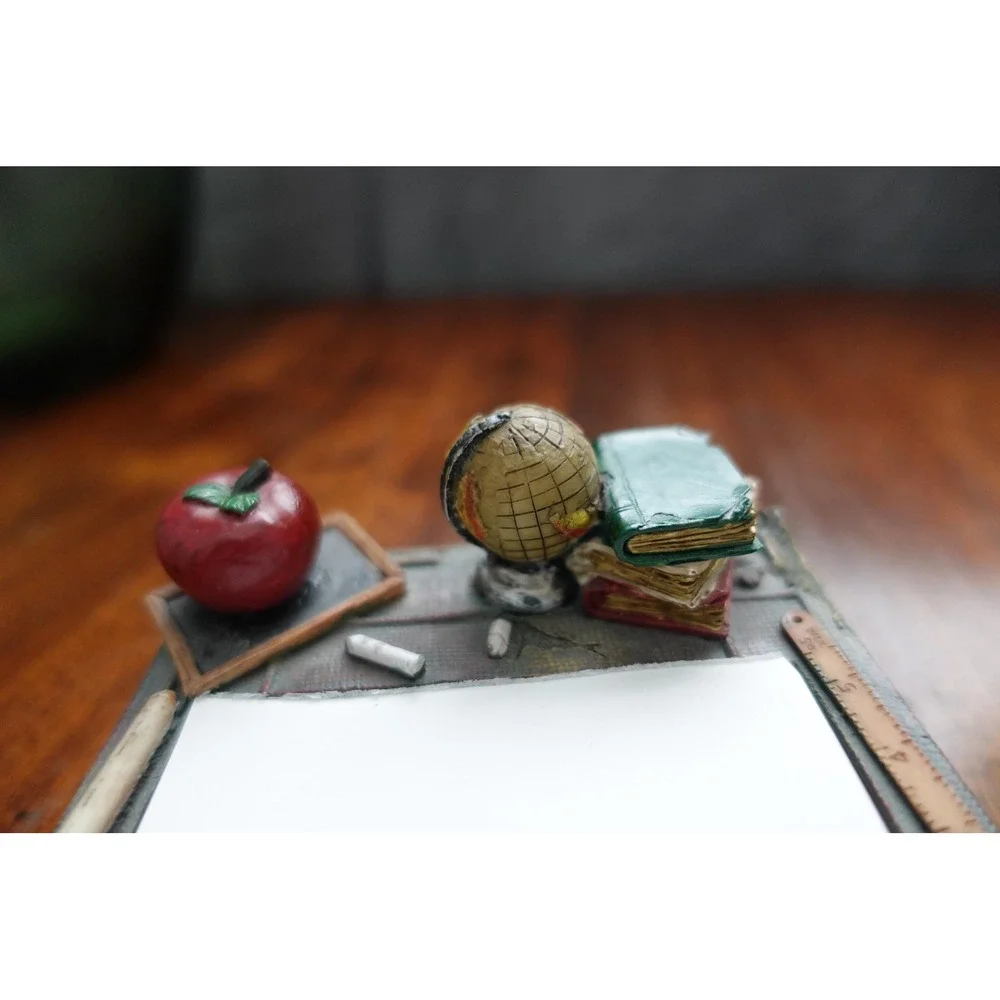 S Sarna Teacher Student Memo‎ Holder Desk Accessory Apple Globe Books Chalkboard